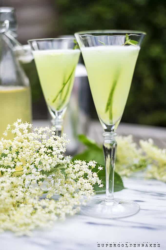 The English garden - a sophisticated and refreshing gin-based cocktail | Supergolden Bakes