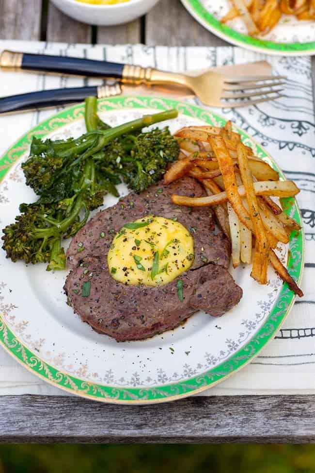 Steak frites with Béarnaise sauce