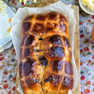 Orange and chocolate hot cross bun loaf using the water roux (tangzhong) method – heavenly soft and delicious, perfect for Easter breakfast!