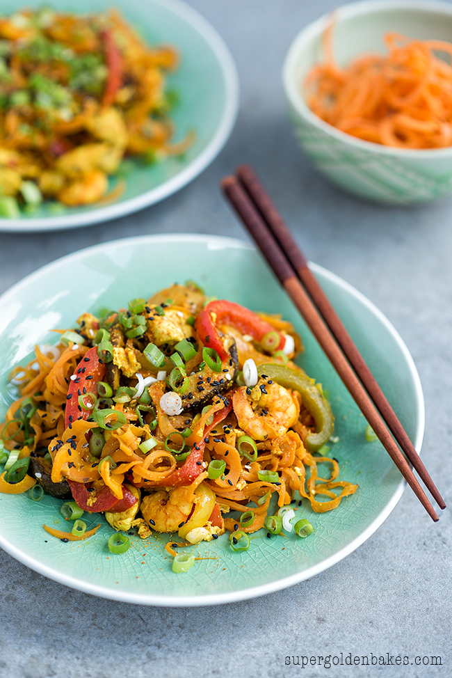 A takeaway favourite get's the spiralizer treatment! Healthy stir-fried Singapore noodles with spiralized carrots.
