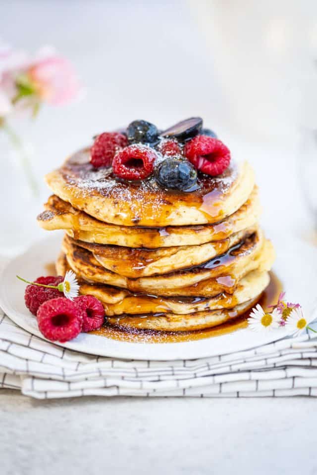 Fluffy American Pancakes {Slimming World | Low Syn} - Supergolden Bakes