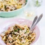 A really simple and light pasta dish with mushrooms and chicken. Ready in 20 minutes!