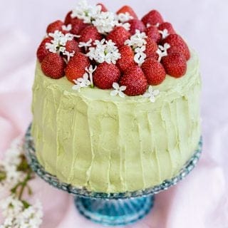 Matcha pairs so well with strawberries. This matcha and strawberry layer cake looks spectacular and tastes absolutely delicious.