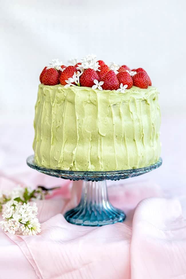 Matcha pairs so well with strawberries. This matcha and strawberry layer cake looks spectacular and tastes absolutely delicious. 