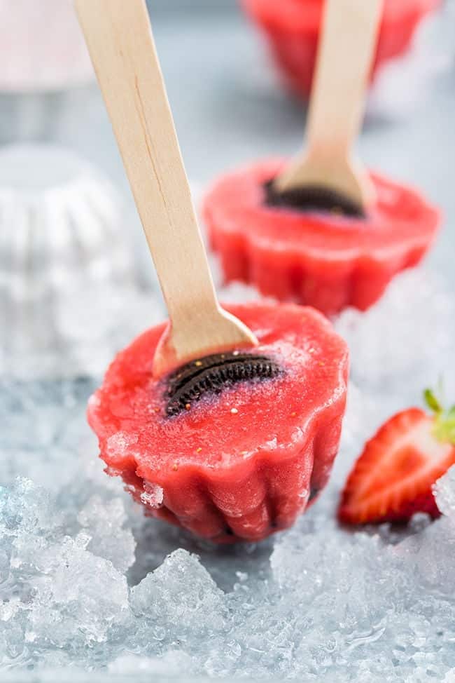 Kids will love these super-simple and delicious Oreo and strawberry popsicles. Only four ingredients and perfect for cooling down this summer.