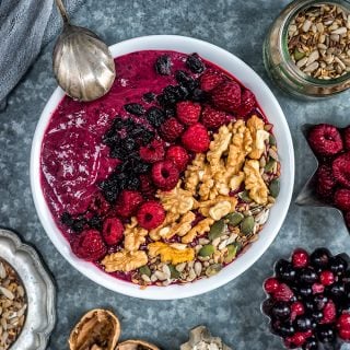This mixed berry smoothie bowl is so quick, easy, delicious and super healthy. A great breakfast to start your day.