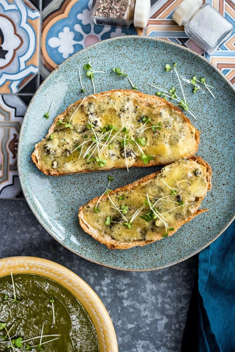 Brocolli and kale soup with Stilton toast
