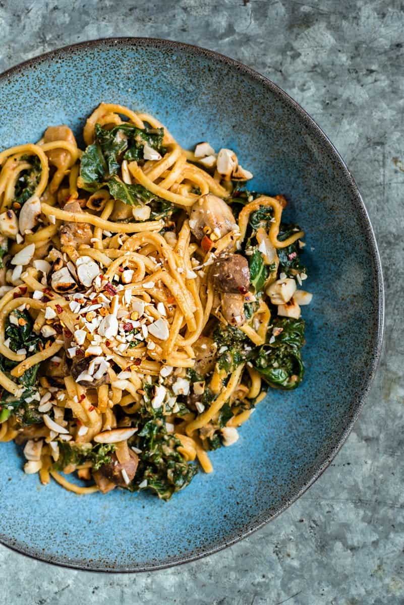 Spicy peanut noodles with mushrooms and kale - a quick, delicious and satisfying vegetarian meal