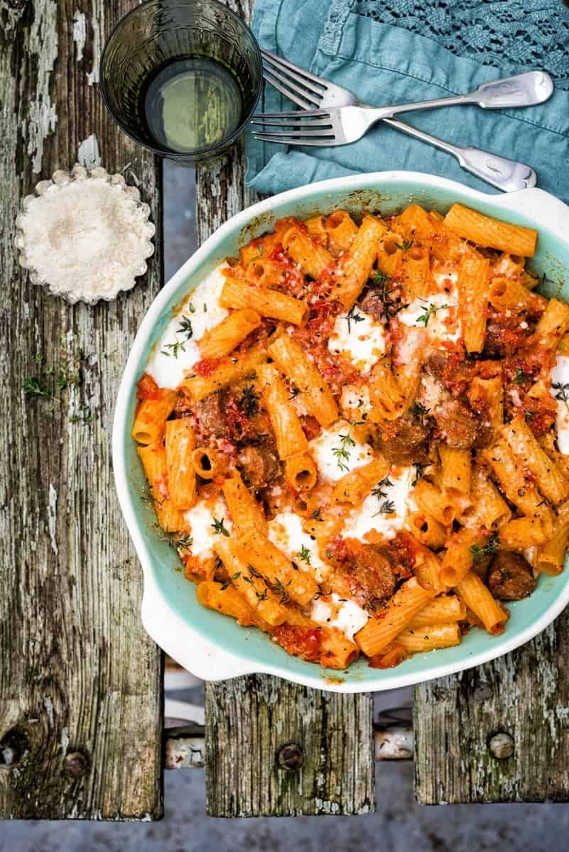Cheesy sausage and pasta bake – a true family favourite that is easy, quick and delicious.