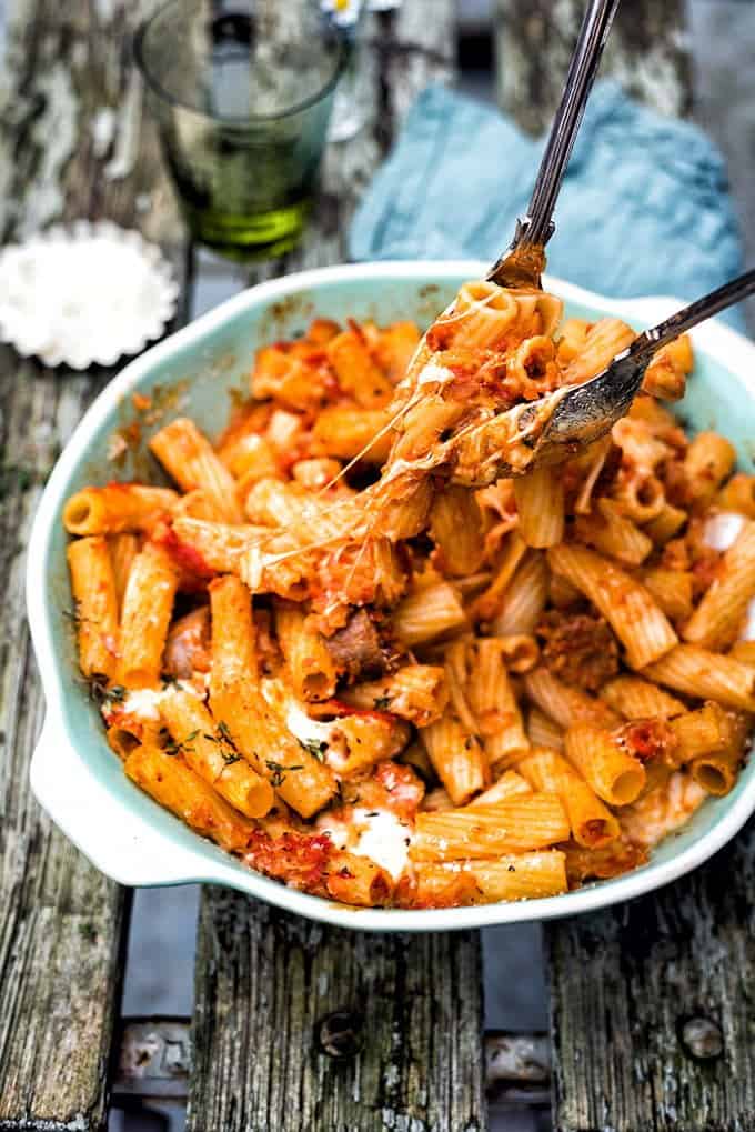 Cheesy sausage and pasta bake – a true family favourite that is easy, quick and delicious.