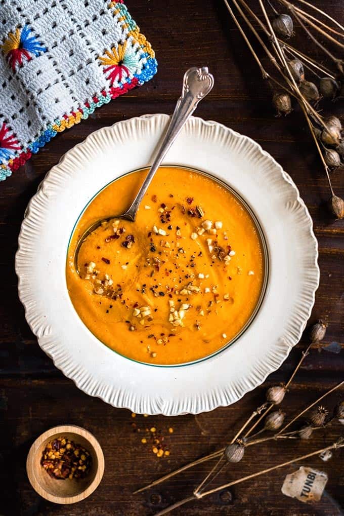 This African sweet potato soup is hot, spicy and packed with flavour. | Supergolden Bakes