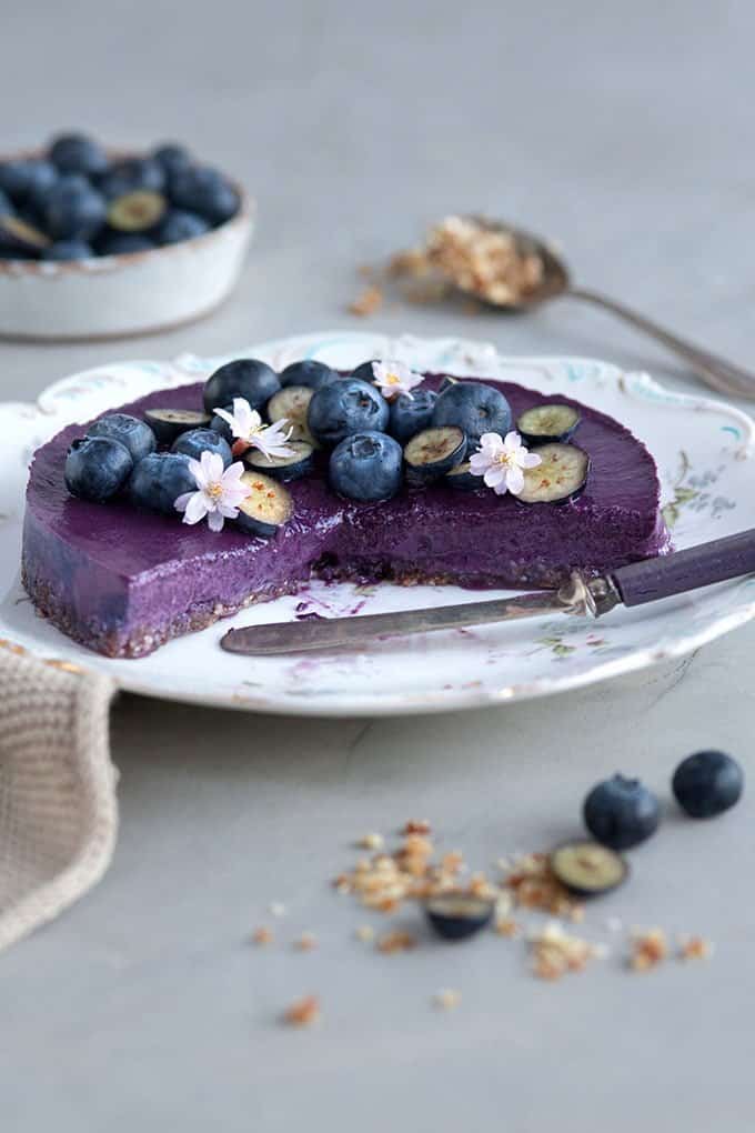 This raw vegan blueberry smoothie cake is naturally sweetened, gluten free and totally delicious.