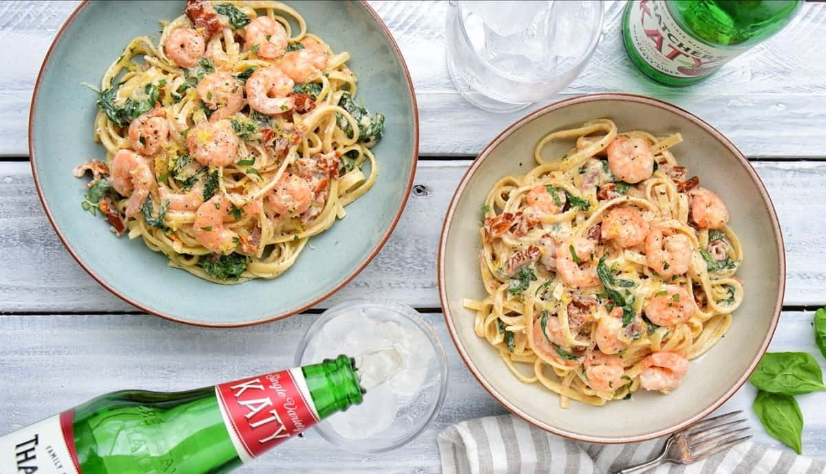 Creamy, garlicky and utterly delicious Tuscan shrimp pasta