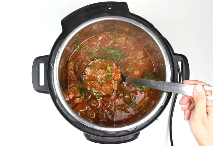 Making Kokkinsto beef stew in a pressure cooker
