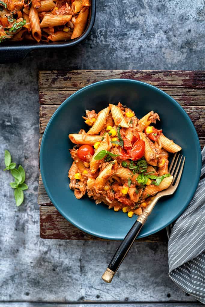 Serving of Slimming World Pasta Bake in a blue bowl