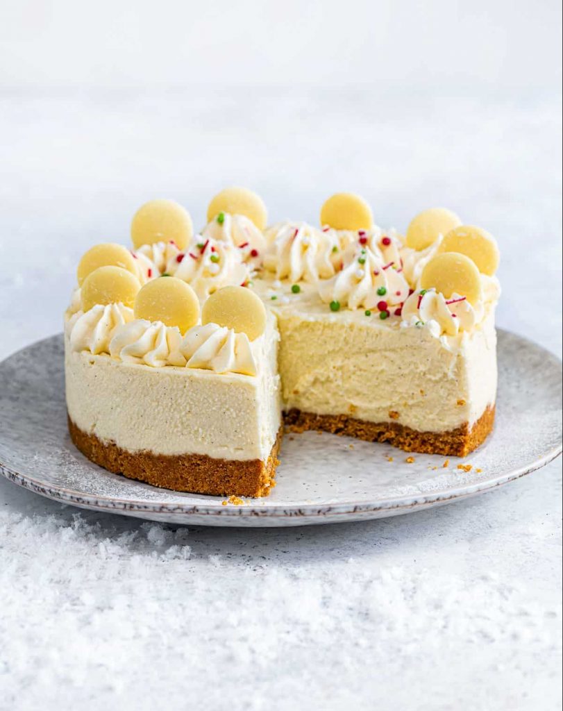 White chocolate cheesecake with slice taken out