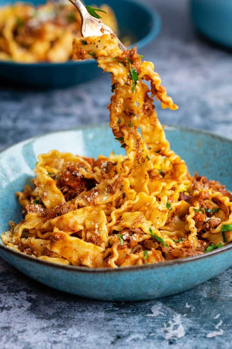 Slow Cooker Beef Ragu - Hearty & Delicious - Supergolden Bakes