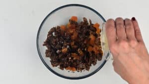 Soaking dried fruit with liqueur