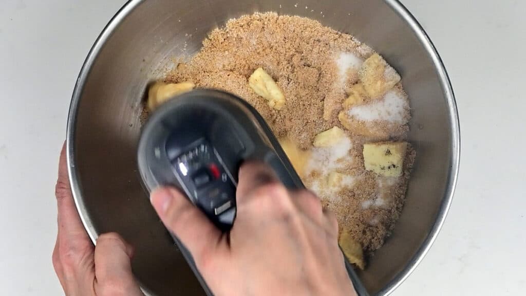 Beating butter and sugar with an electric hand mixer