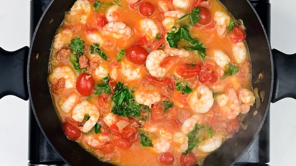 tomato sauce with prawns and kale