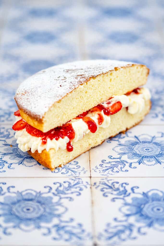 Sandwich sponge cake with jam, strawberries and cream