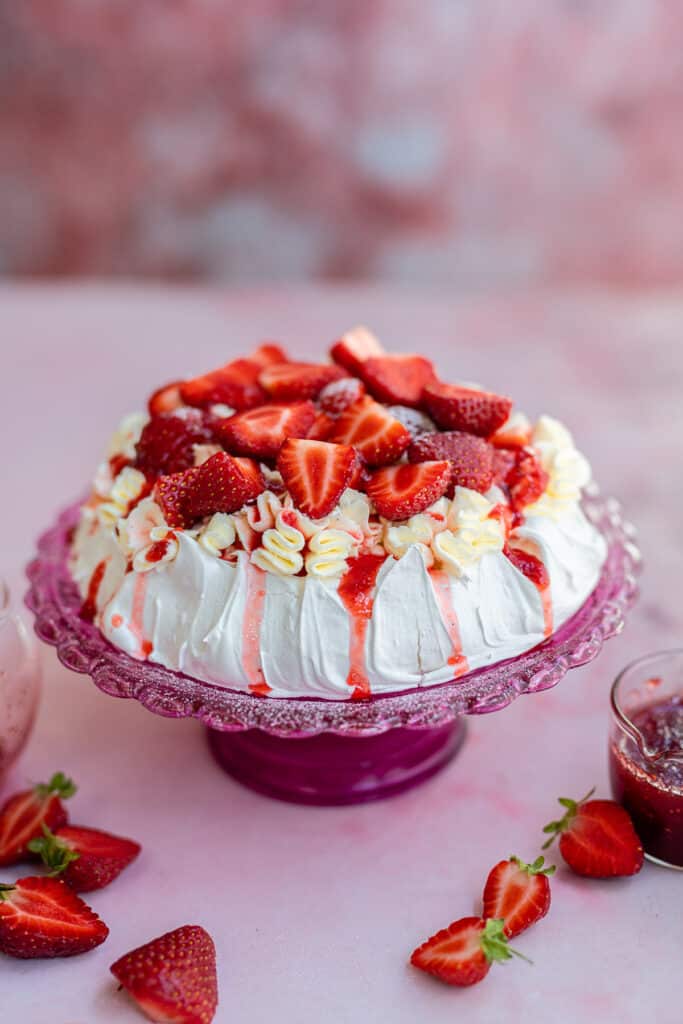 Meringue topped with strawberries and cream