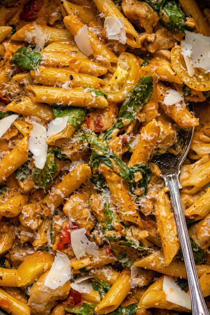 close up on Tuscan chicken pasta