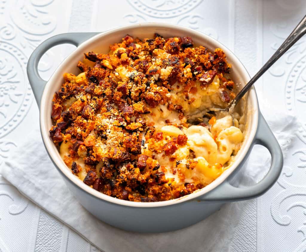 Mac and cheese with chorizo in a ceramic pot