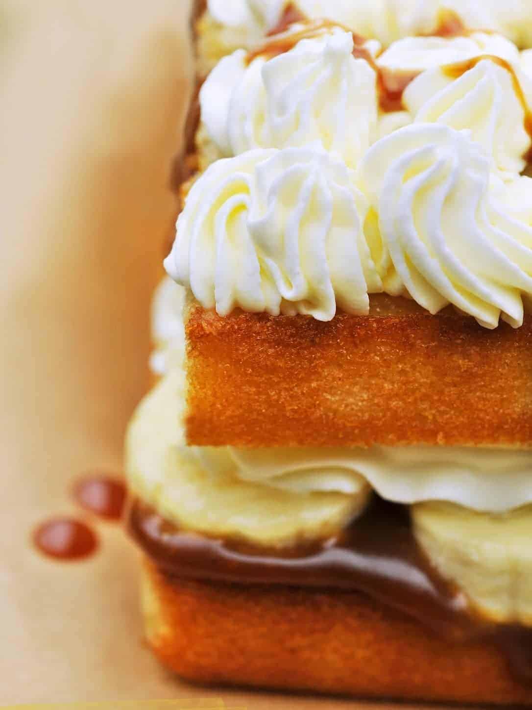 Banoffee cake with cream and bananas