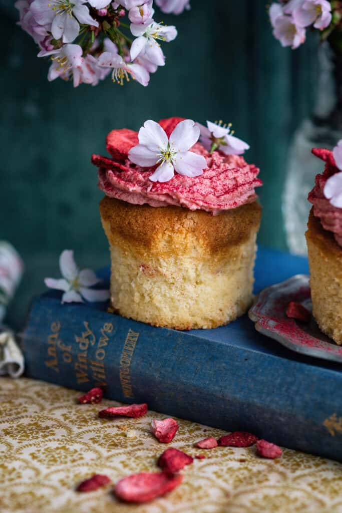 vanilla cupcakes with pink frosting and flowers