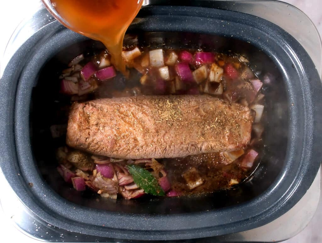 preparing Beef giouvetsi in a slow cooker