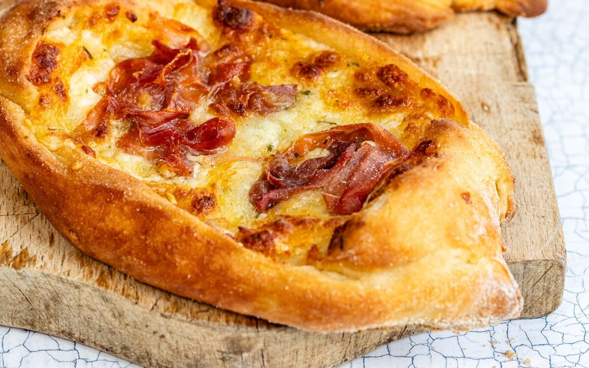 greek pizza boats with cheese and prosciutto