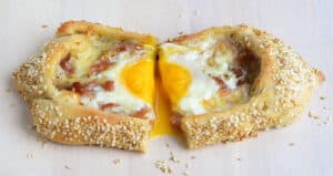 Peinirli filled with cheese, bacon and an egg