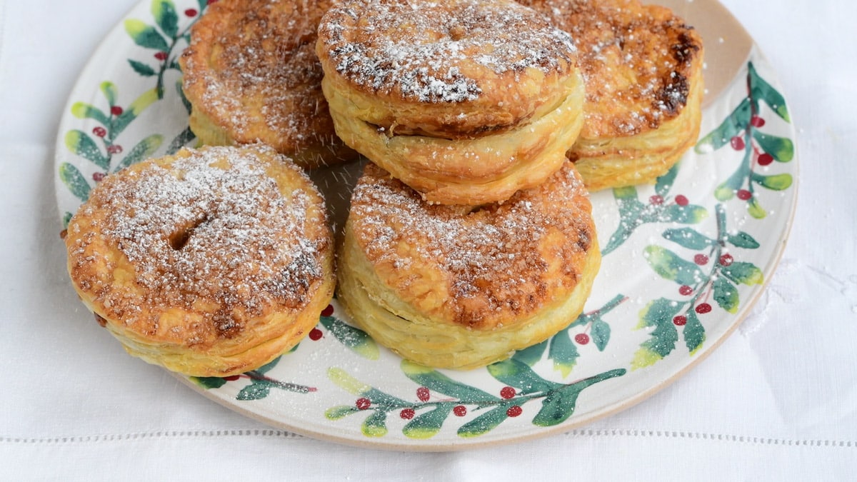 Puff Pastry Mince Pies (Air Fryer Or Oven) - Supergolden Bakes