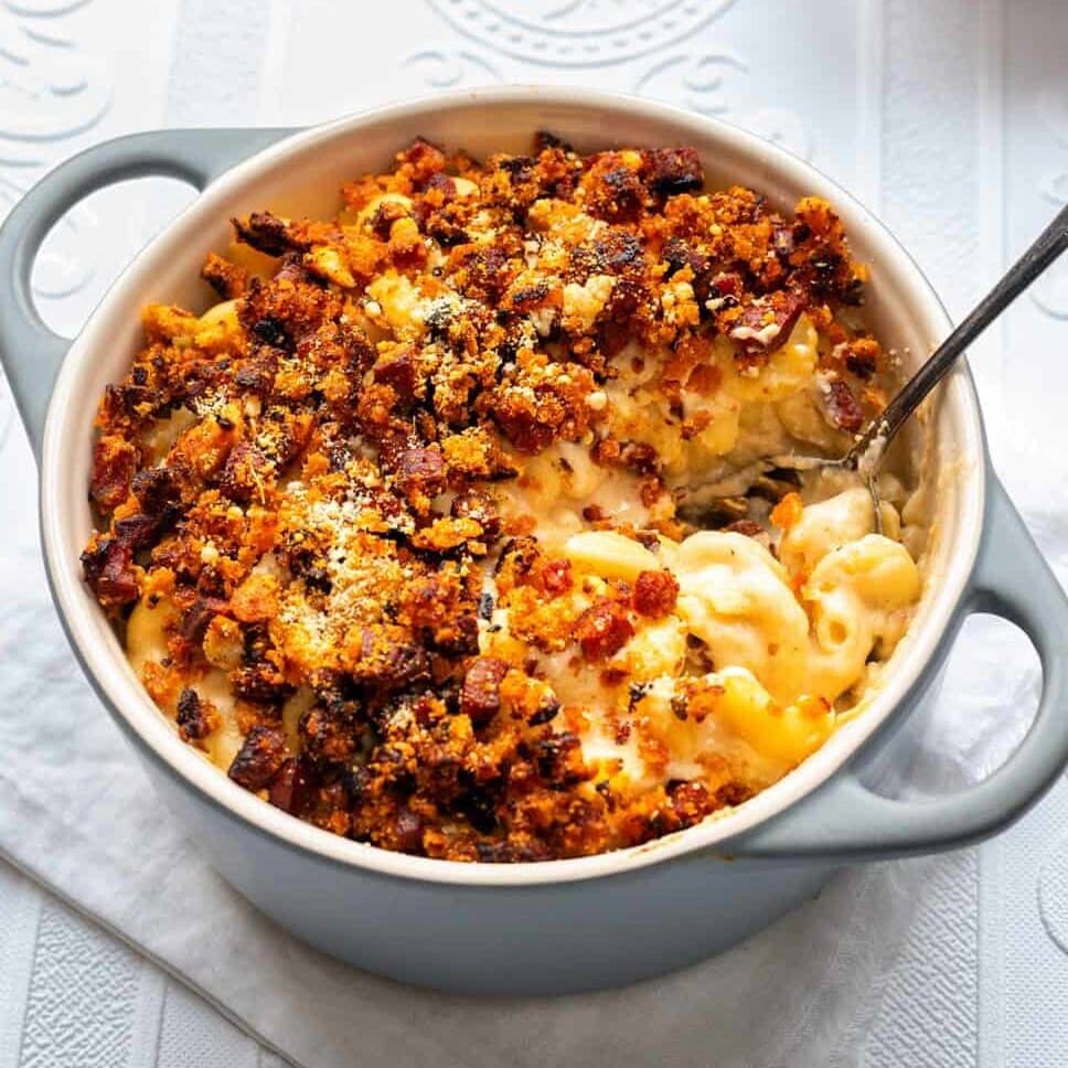 Mac and cheese with chorizo in a ceramic pot